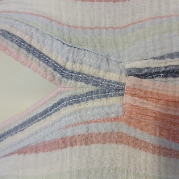 Cute top - Picture 3 of 6